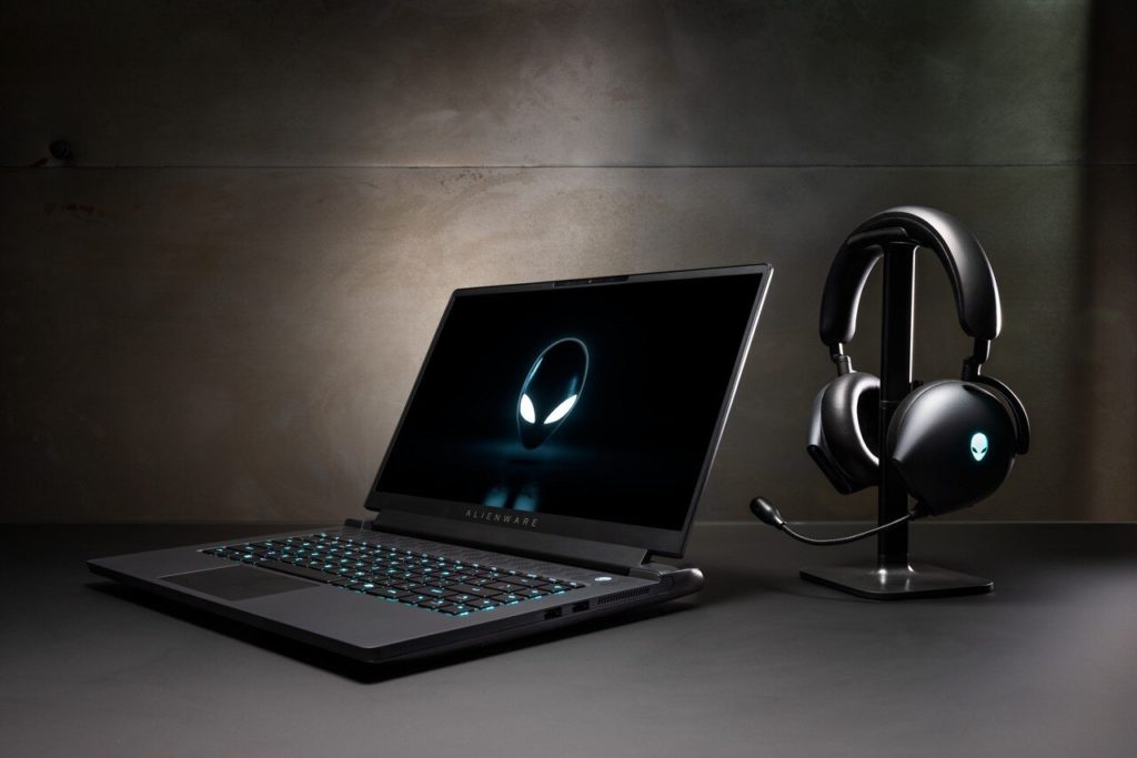 Alienware m17 R5 with AW920H